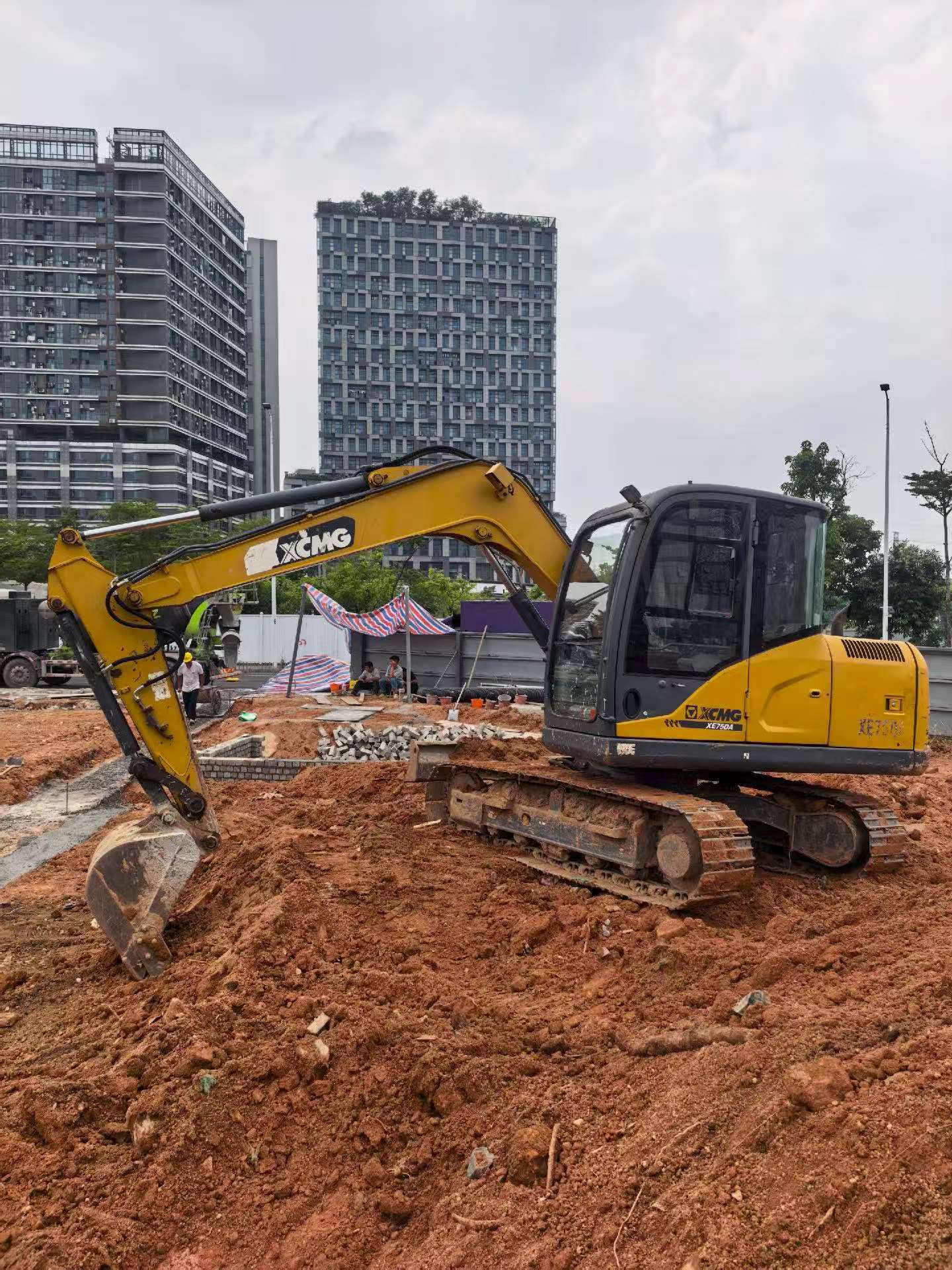 Buy XCMG XE75C Used Excavator / 2