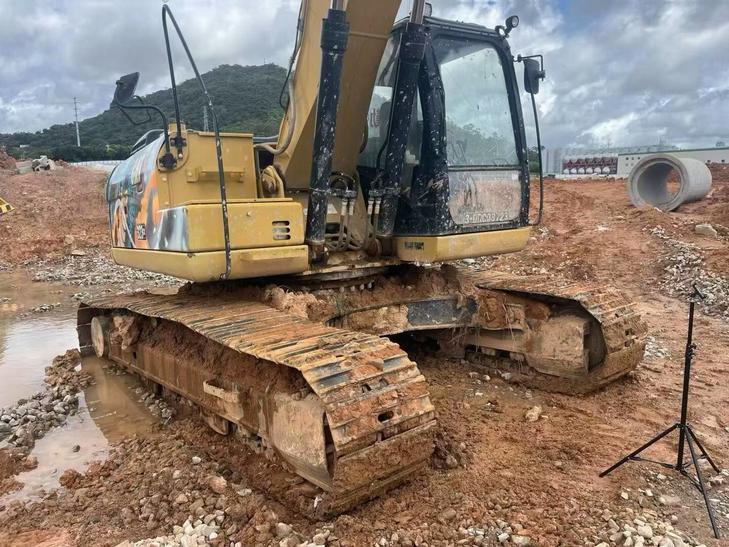 Buy Caterpillar 323 Used Excavator / 1