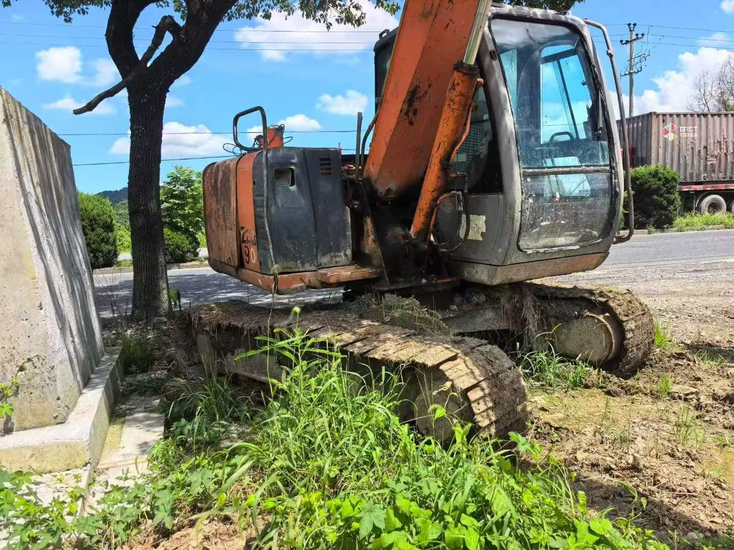 Compre Escavadeira Hitachi EX70 Usada / 8
