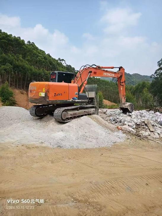 Buy Hitachi EX130 Used Excavator / 1