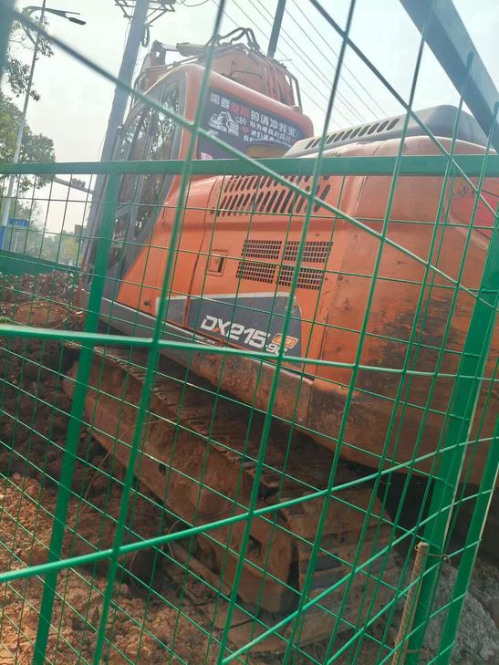 Buy Doosan DH215-7 Used Excavator / 1