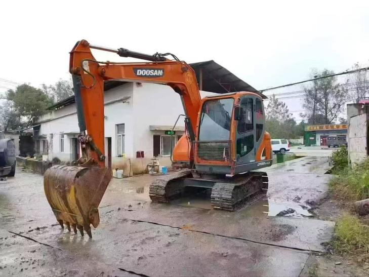 Buy Doosan DX75 Used Excavator / 1