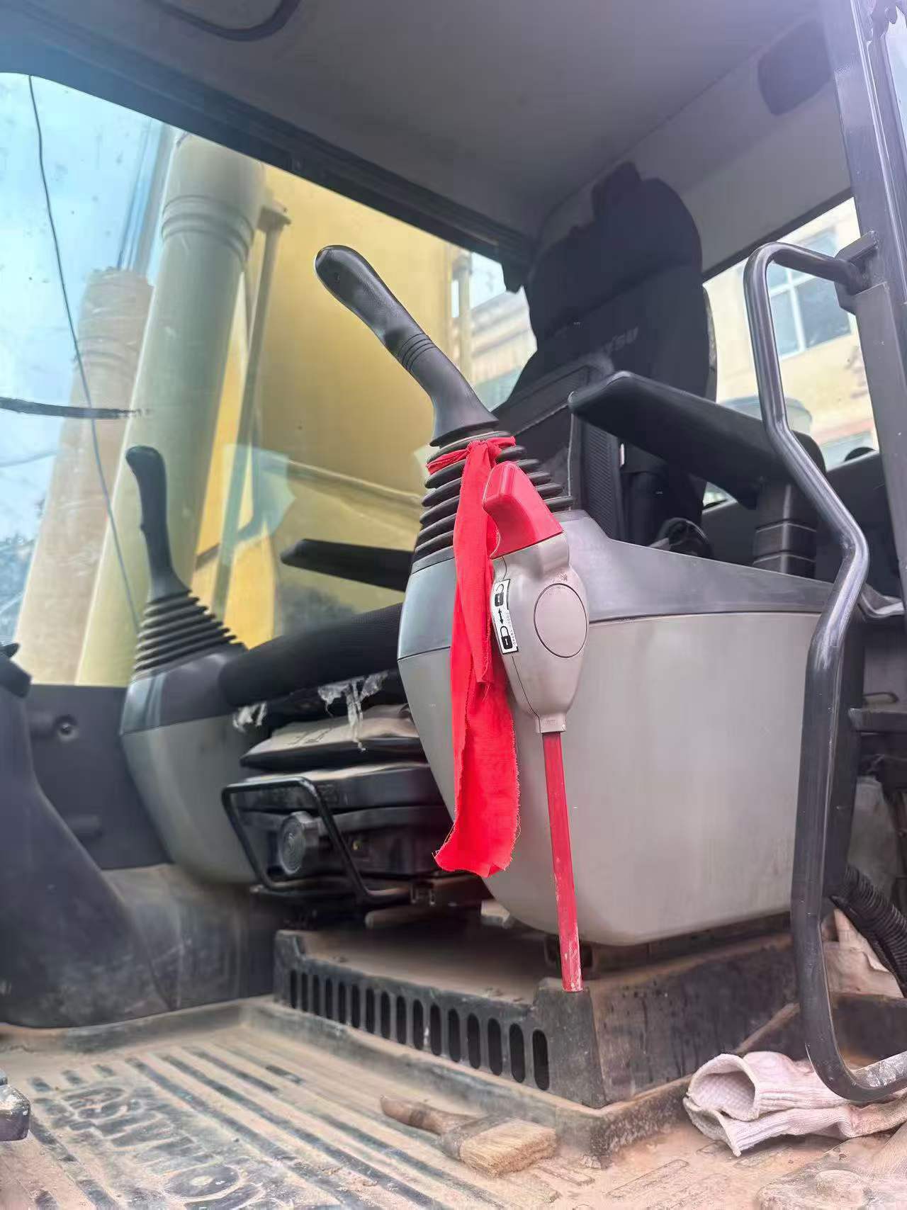 Buy Komatsu PC220-8 Used Excavator / 9