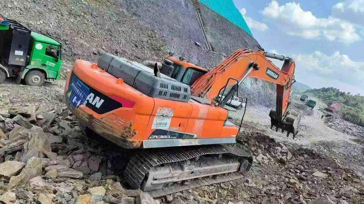 Buy Doosan DX380 Used Excavator / 1