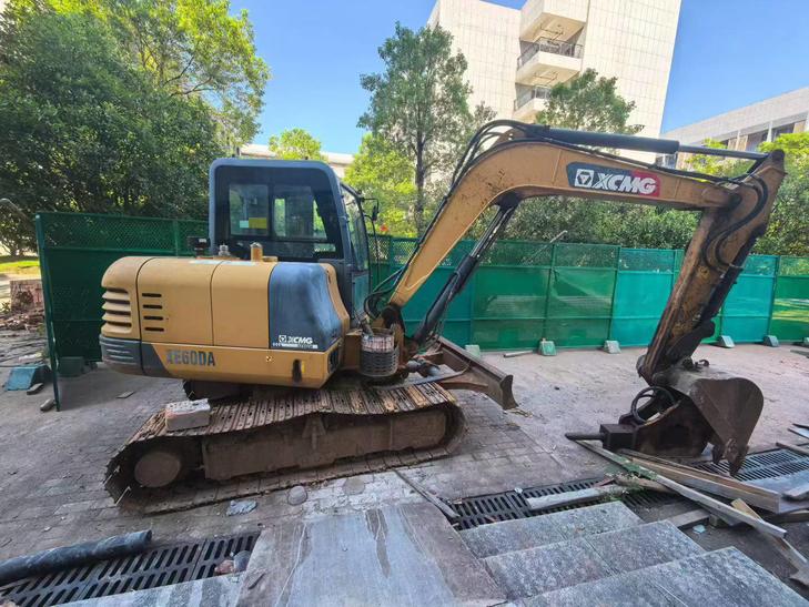 Buy XCMG XE60 Used Excavator / 1