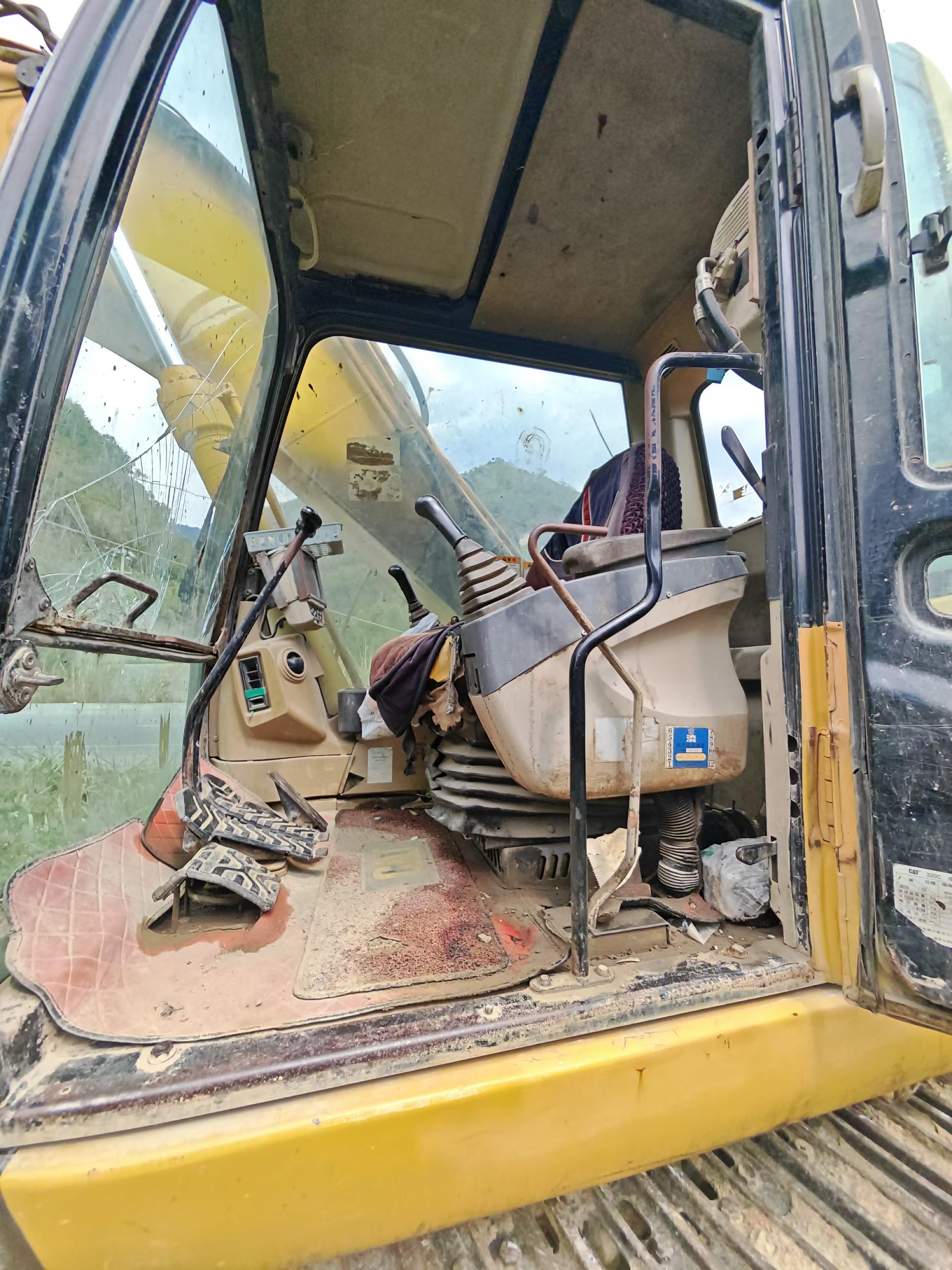 Buy Caterpillar 320C Used Excavator / 6