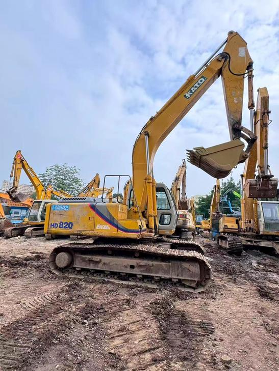Buy Kato 820-3SP Used Excavator / 1