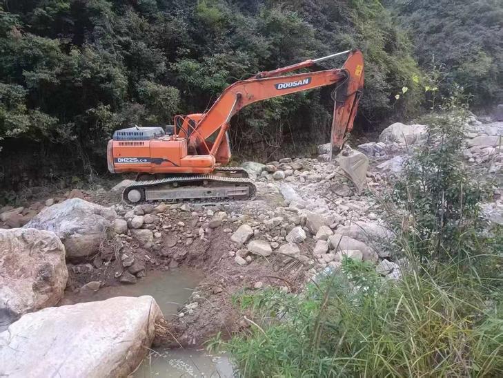 Buy Doosan DH225-9 Used Excavator / 1