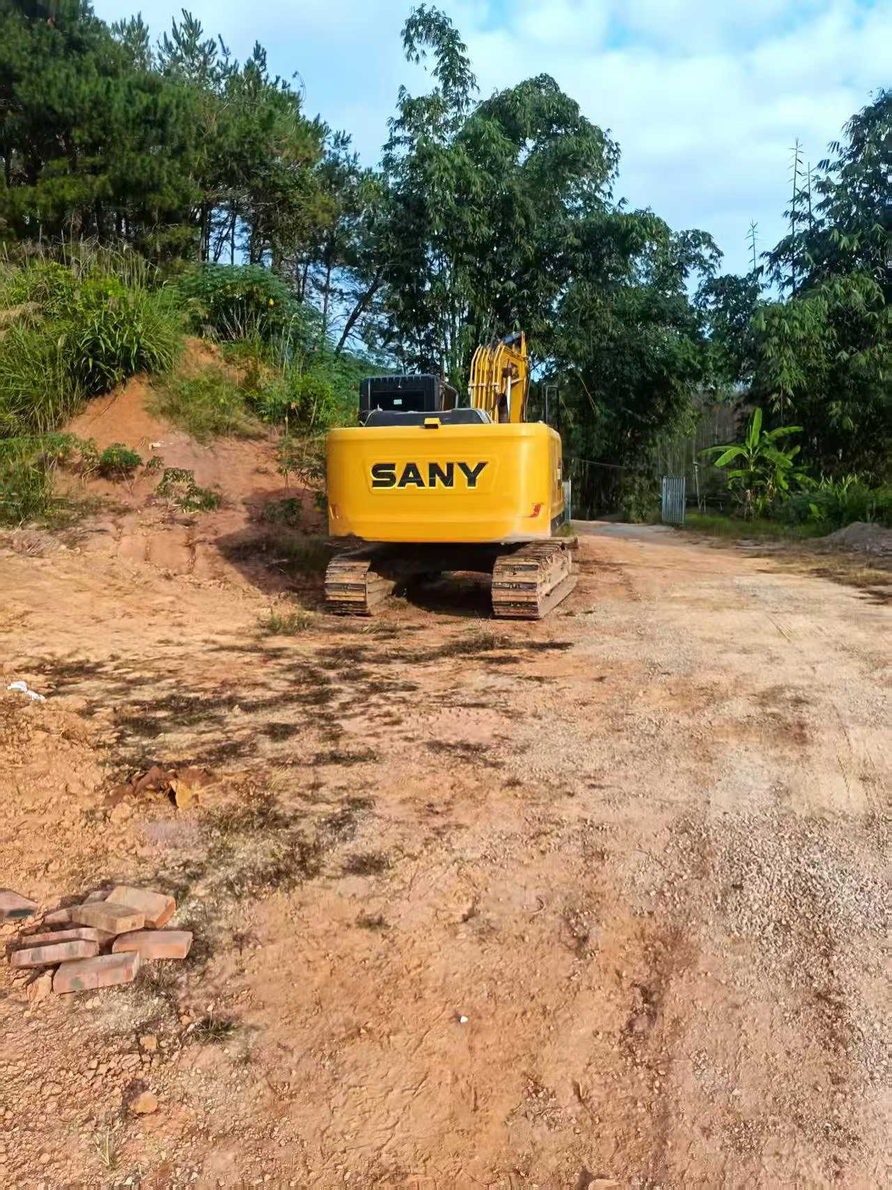 Buy Sany SY135 Used Excavator / 2