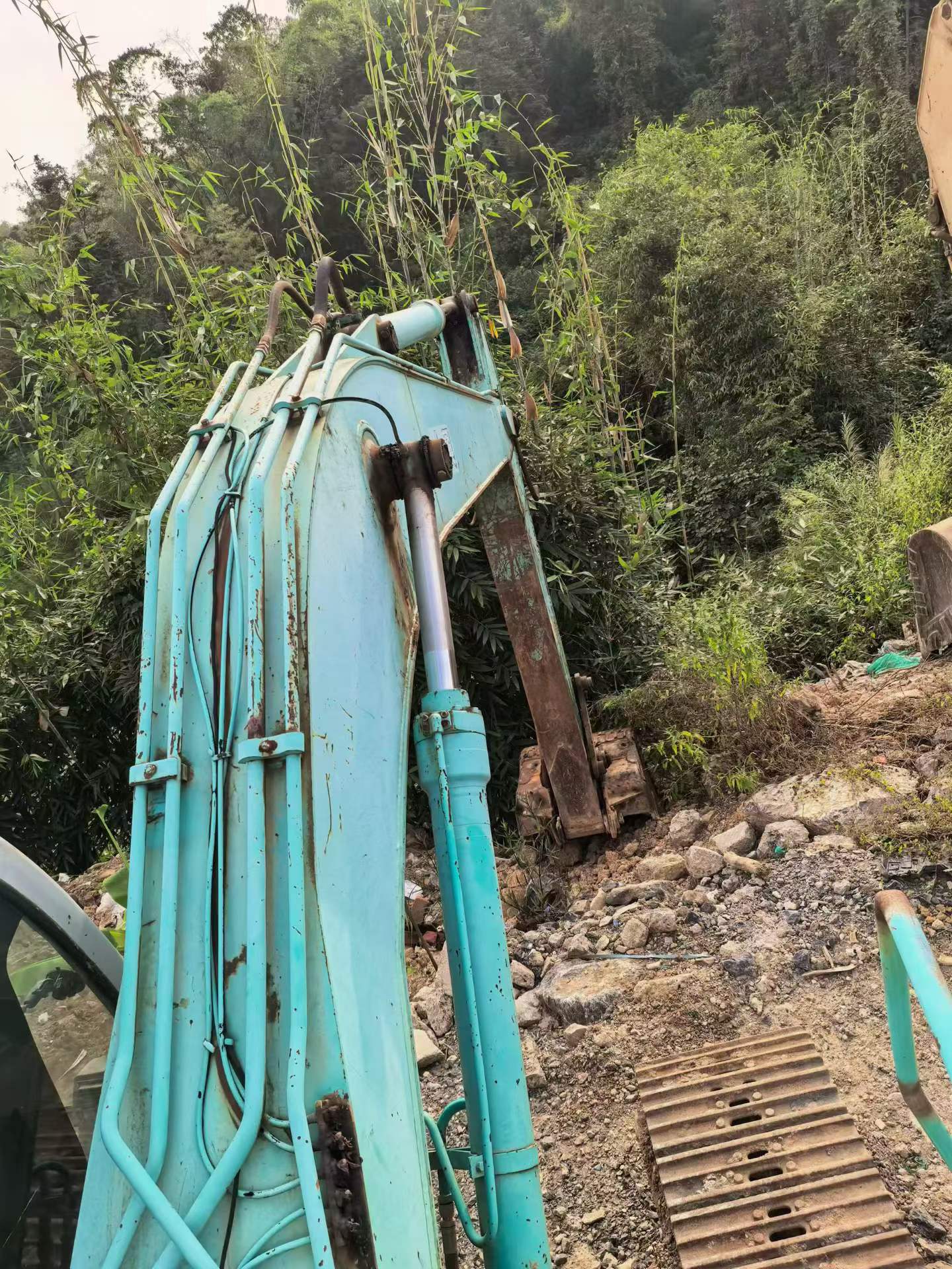 Buy Kobelco SK200 Used Excavator / 9