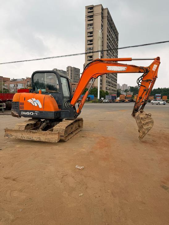 Buy Doosan DH60-7 Used Excavator / 1