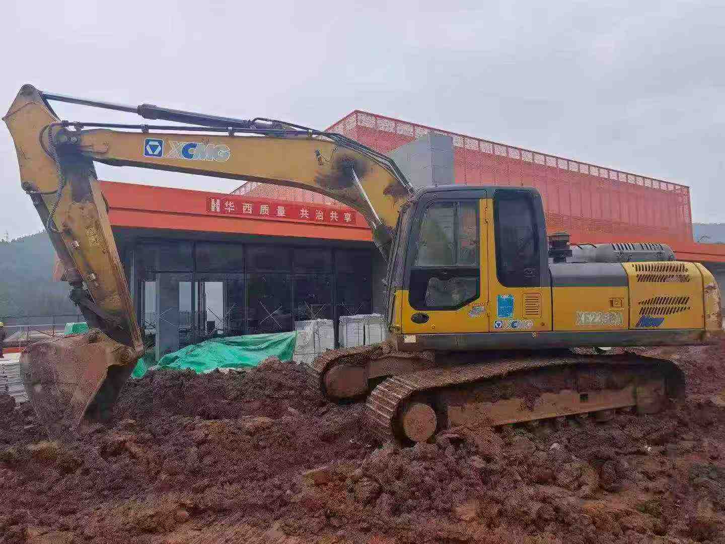 Buy XCMG XE215 Used Excavator / 2