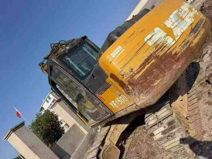 Buy XCMG XE135B Used Excavator / 1
