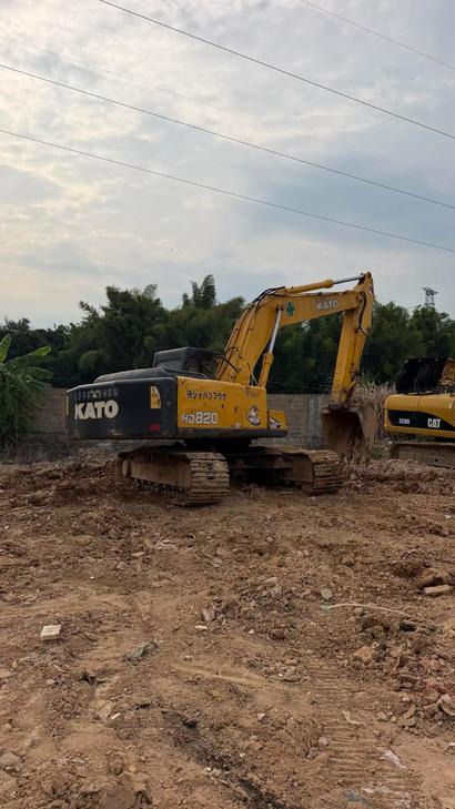 Buy Kato HD820 Used Excavator / 1