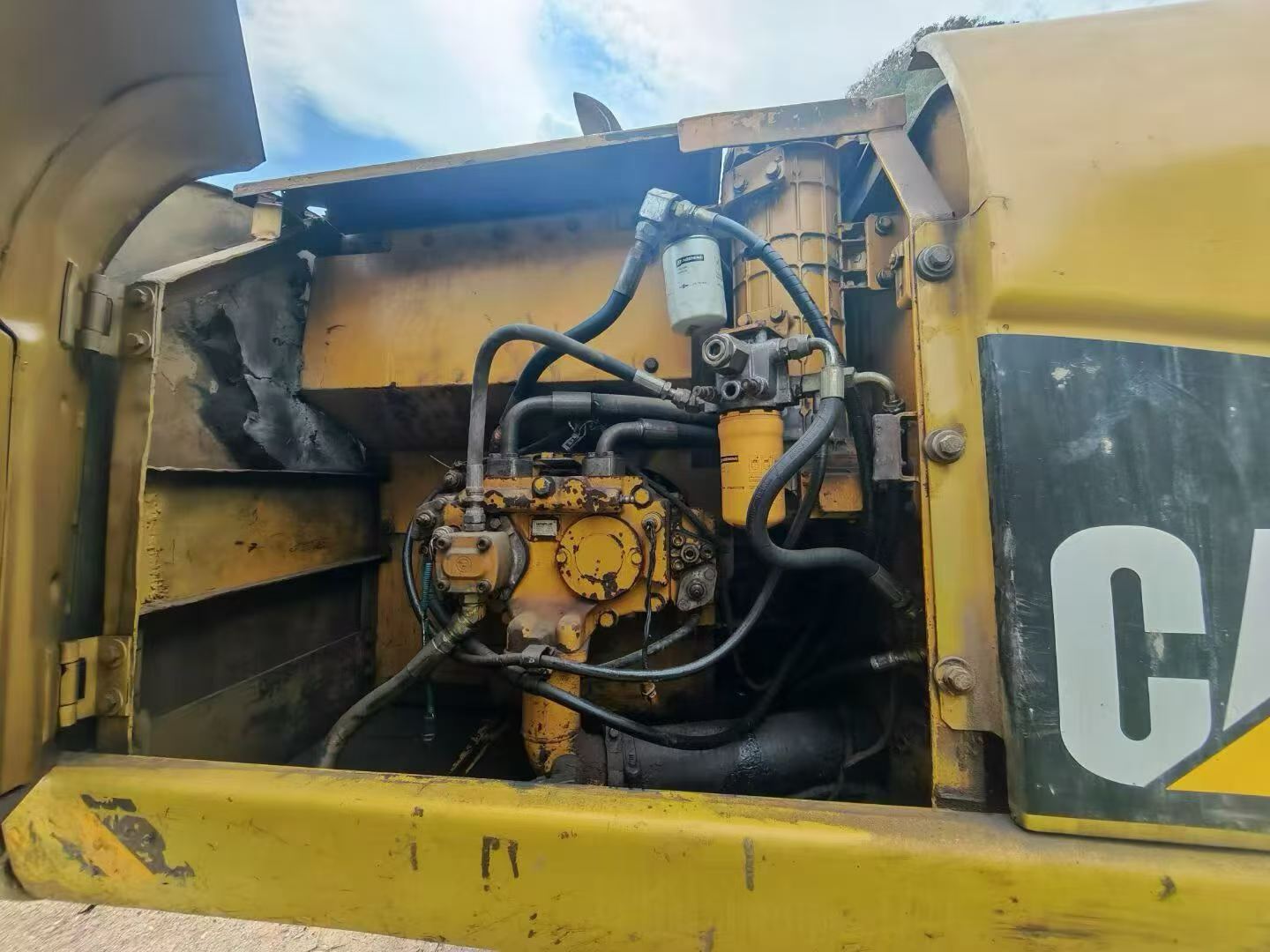 Buy Caterpillar 320C Used Excavator / 6