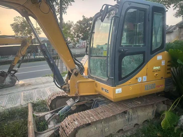 Buy XCMG XE60 Used Excavator / 1
