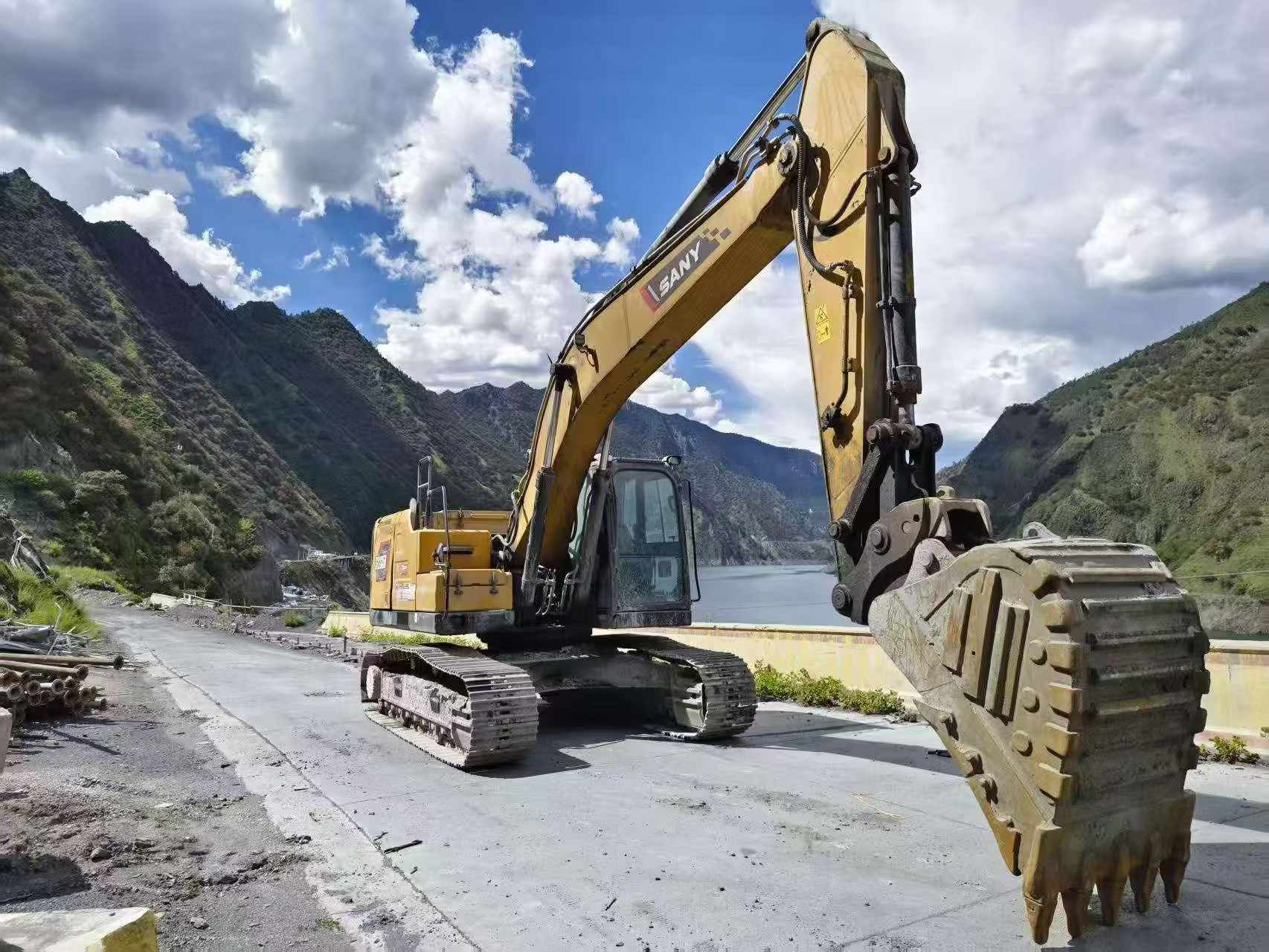 Buy Sany SY235C Used Excavator / 4