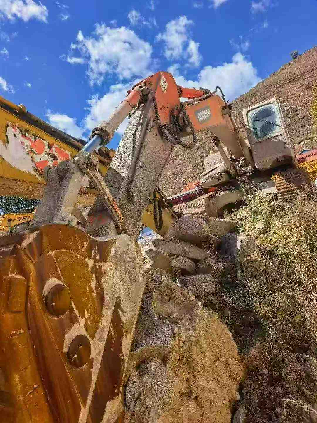 Buy Doosan DH225-9 Used Excavator / 4