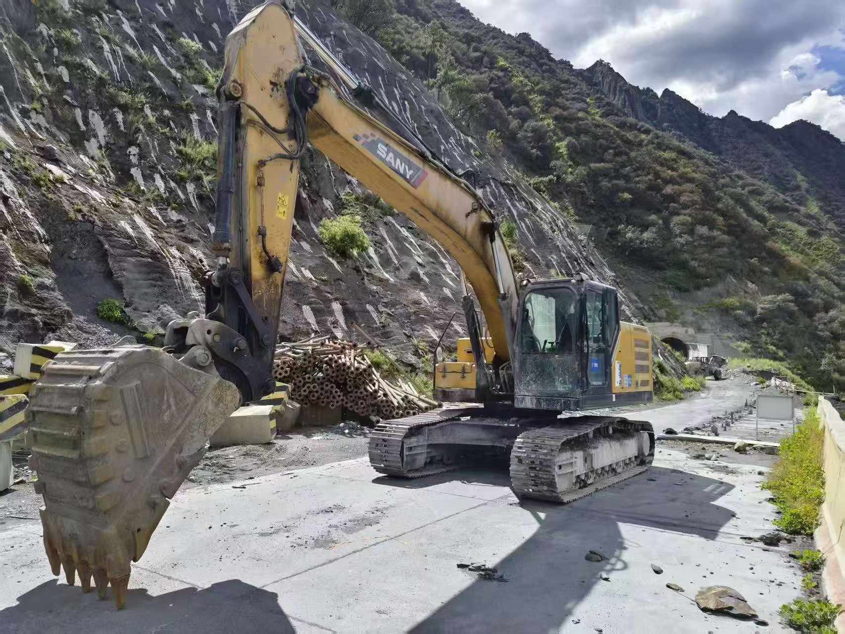 Buy Sany SY235C Used Excavator / 3