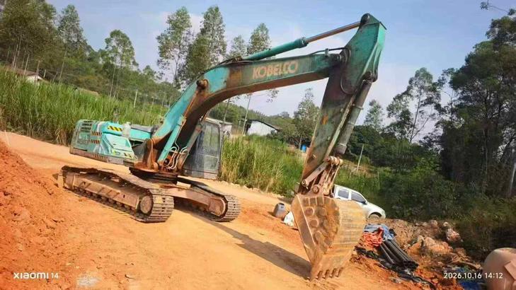Buy Kobelco SK260LC-8 Used Excavator / 1