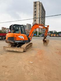 Buy Doosan DH60-7 Used Excavator / 2 Buy Doosan DH60-7 Used Excavator / 2