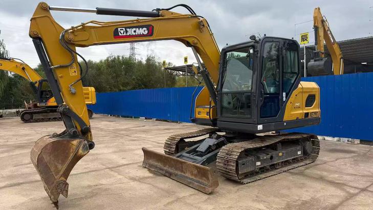 Buy XCMG XE75C Used Excavator / 1