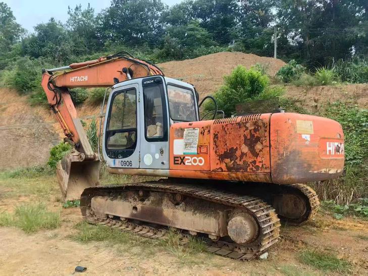 Buy Hitachi EX200-5 Used Excavator / 1