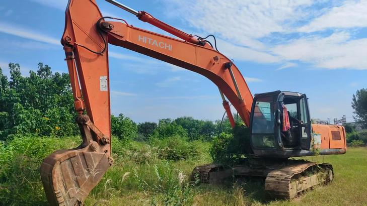 Buy Hitachi EX230-6 Used Excavator / 1