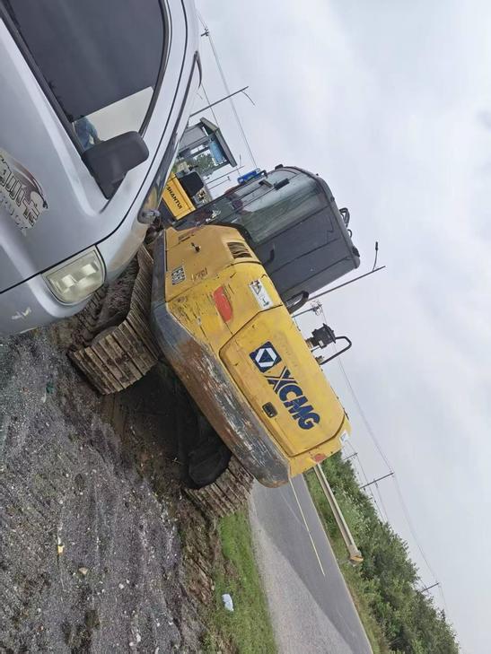 Buy XCMG XE75C Used Excavator / 1