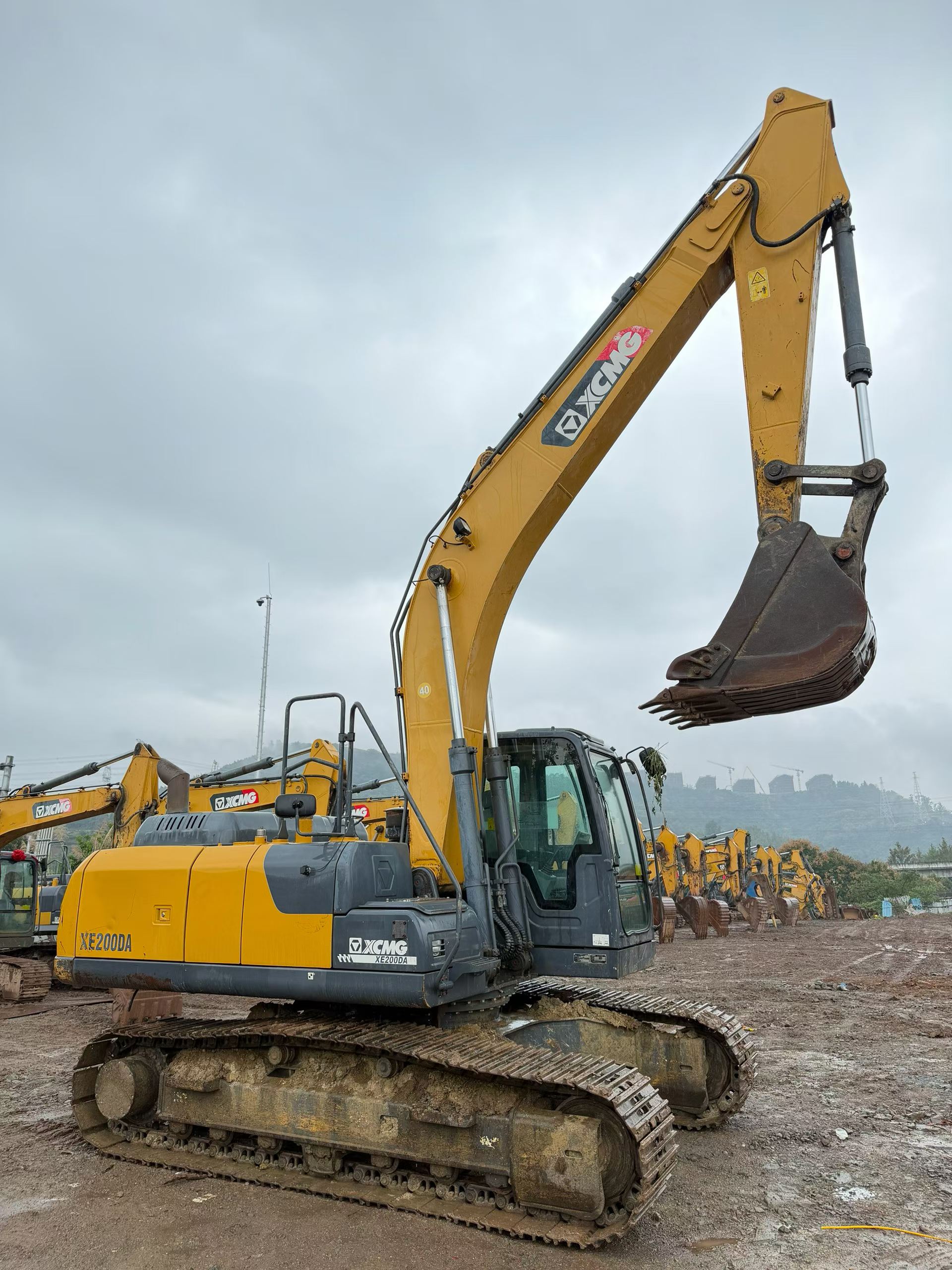 شراء XCMG XE200DA مستعمل حفارة