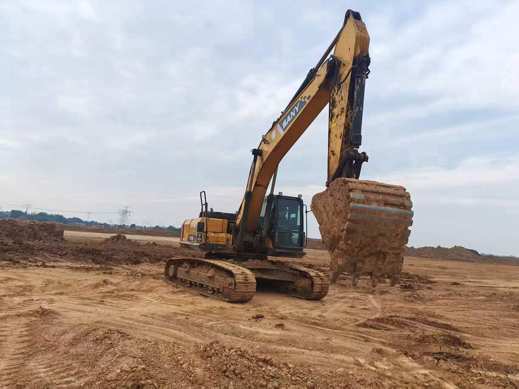 Buy Sany SY245H Used Excavator / 3