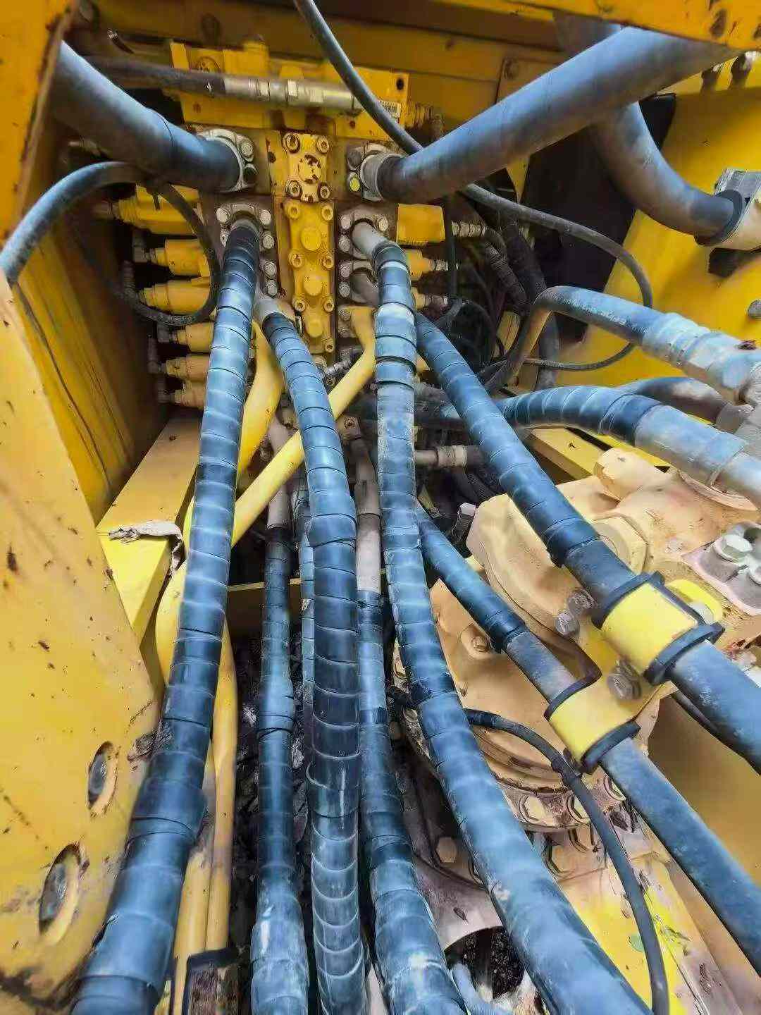Buy Komatsu PC200 Used Excavator / 3