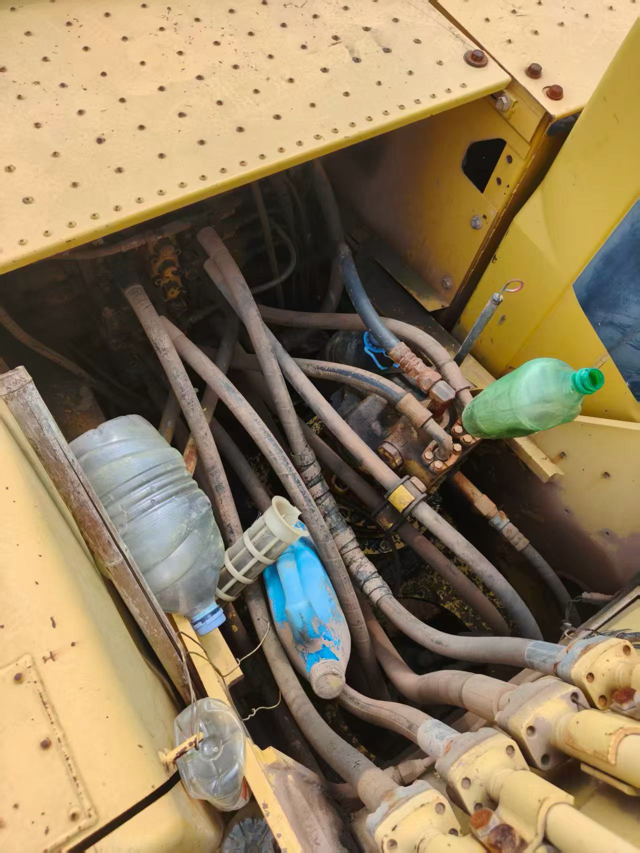 Buy Komatsu PC200 Used Excavator / 6