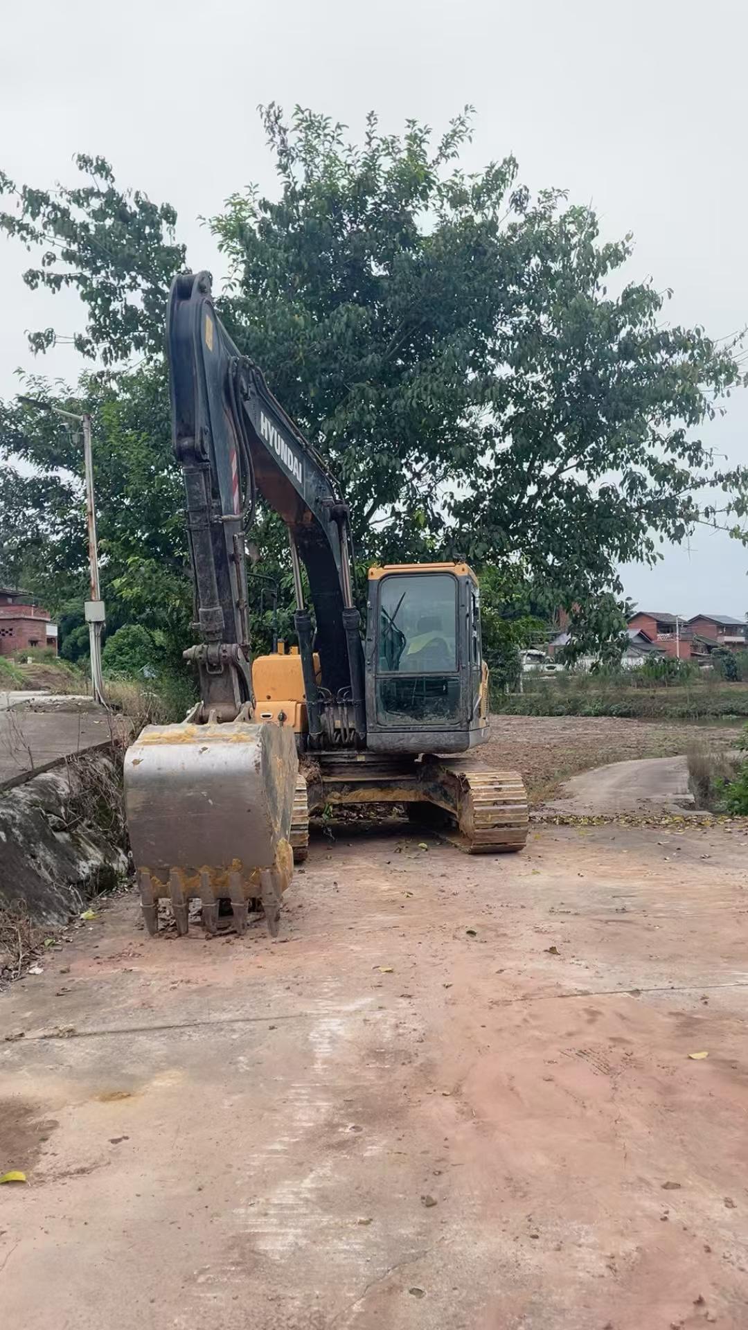 Buy Hyundai R130W Used Excavator / 2
