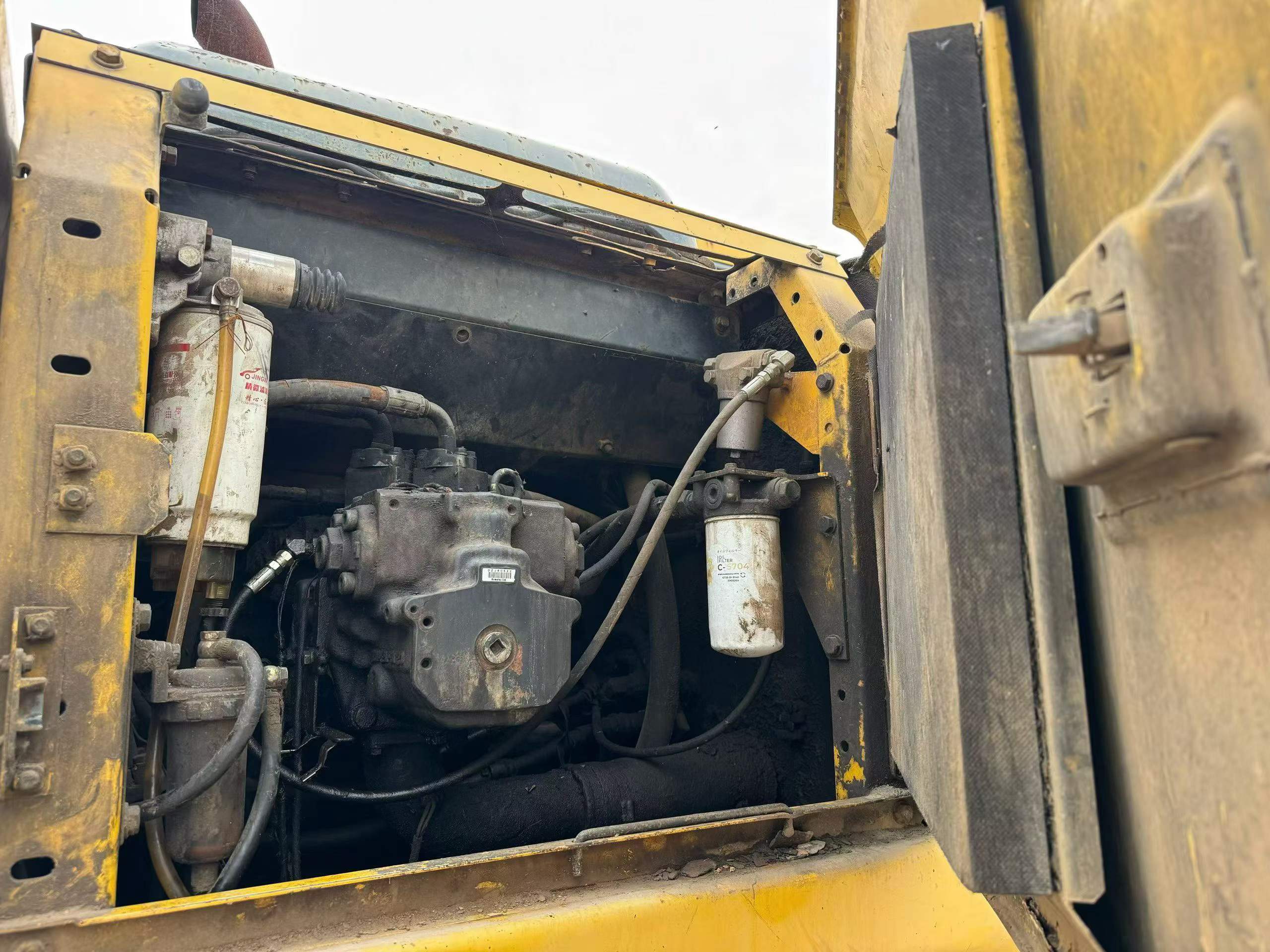 Buy Komatsu PC200-7 Used Excavator / 4