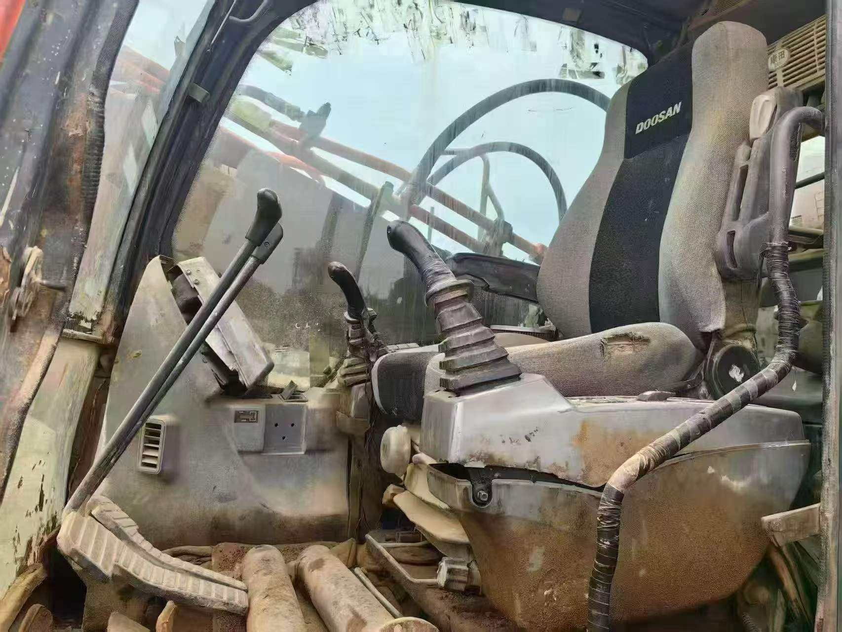 Buy Doosan DX260LC Used Excavator / 4