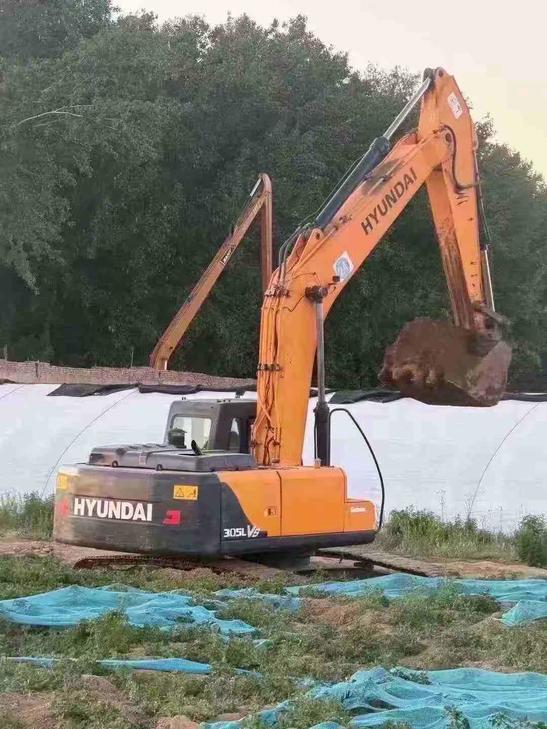 Buy Hyundai R305LVS Used Excavator / 1