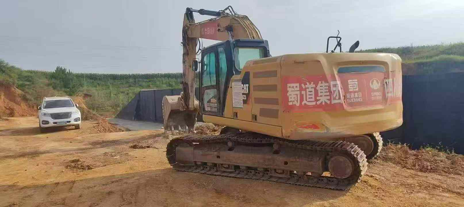 Buy Caterpillar 323 Used Excavator / 4