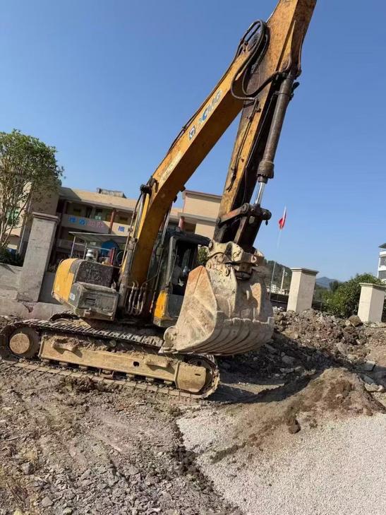 Buy XCMG XE135B Used Excavator / 1