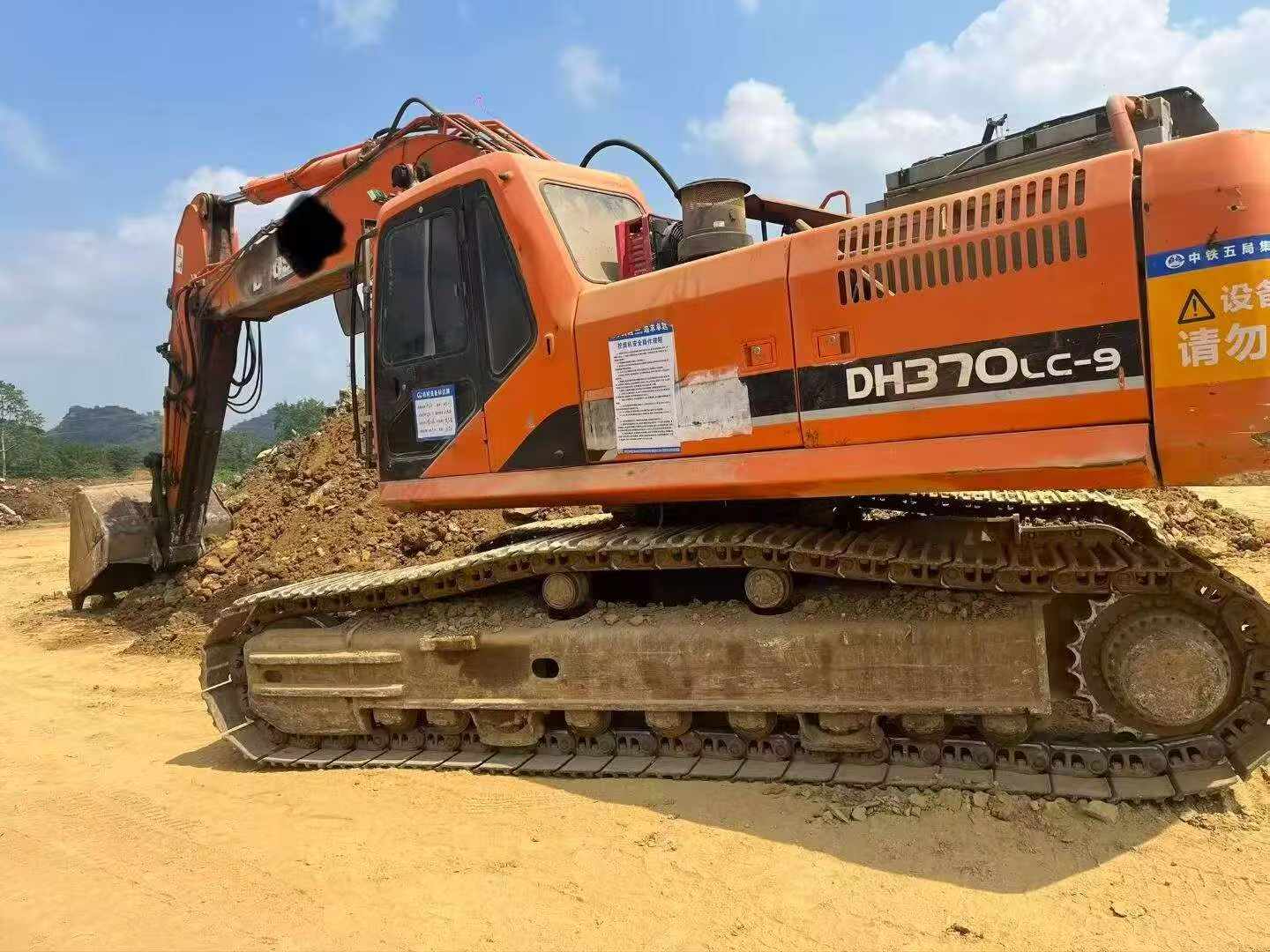 Buy Doosan DH370LC-7 Used Excavator / 4