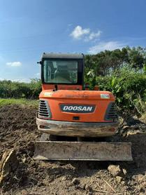 Buy Doosan DX55W Used Excavator / 3 Buy Doosan DX55W Used Excavator / 3