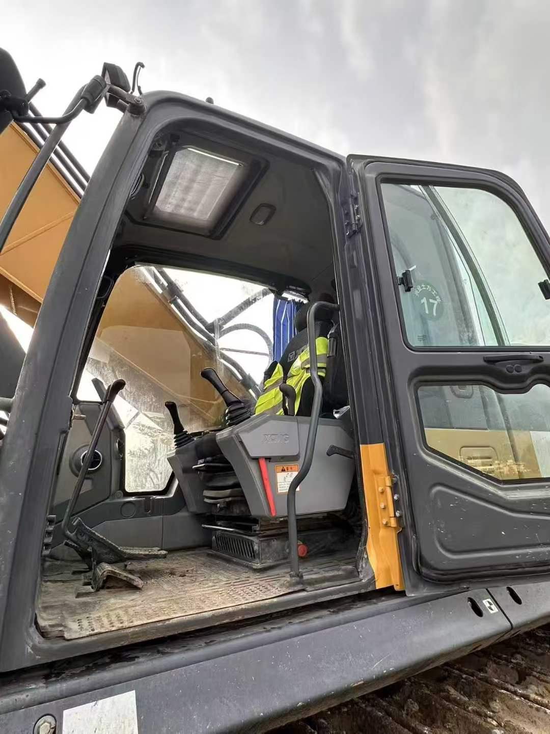 Buy XCMG XE400T Used Excavator / 5