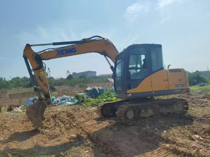 Buy XCMG XE75C Used Excavator / 1