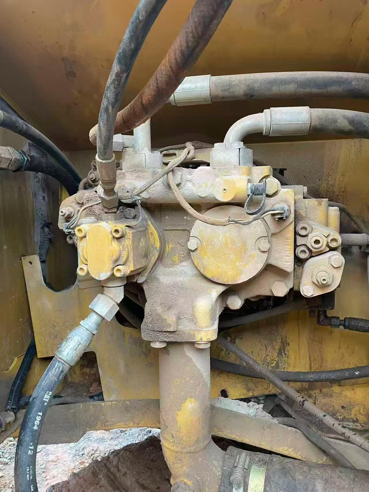 شراء حفارة Caterpillar 320A مستعملة / 5