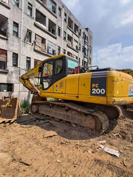 Buy Komatsu PC200-7 Used Excavator / 1