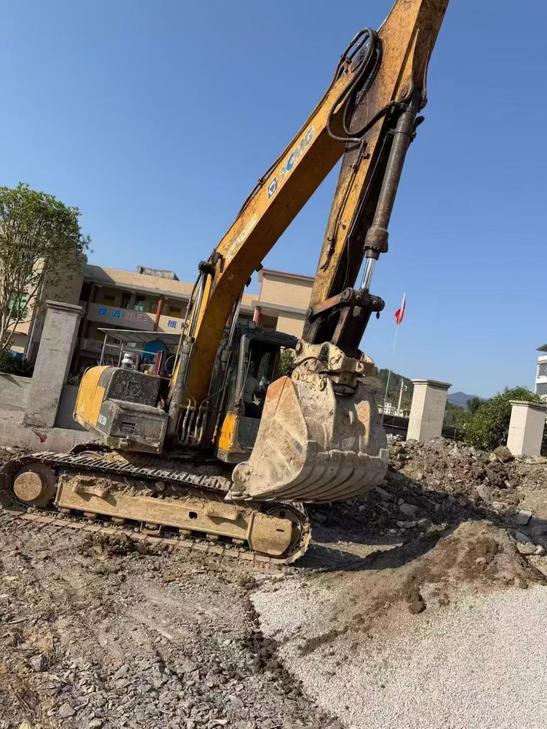 Buy XCMG XE135B Used Excavator / 1