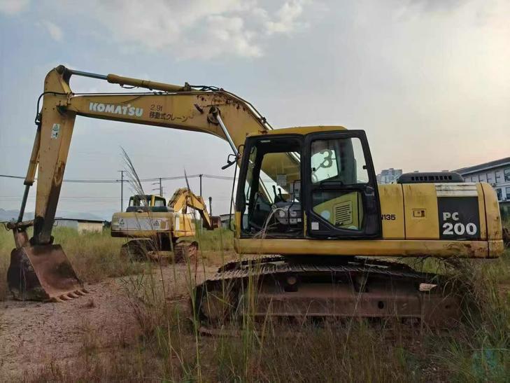 Buy Komatsu PC200 Used Excavator / 1