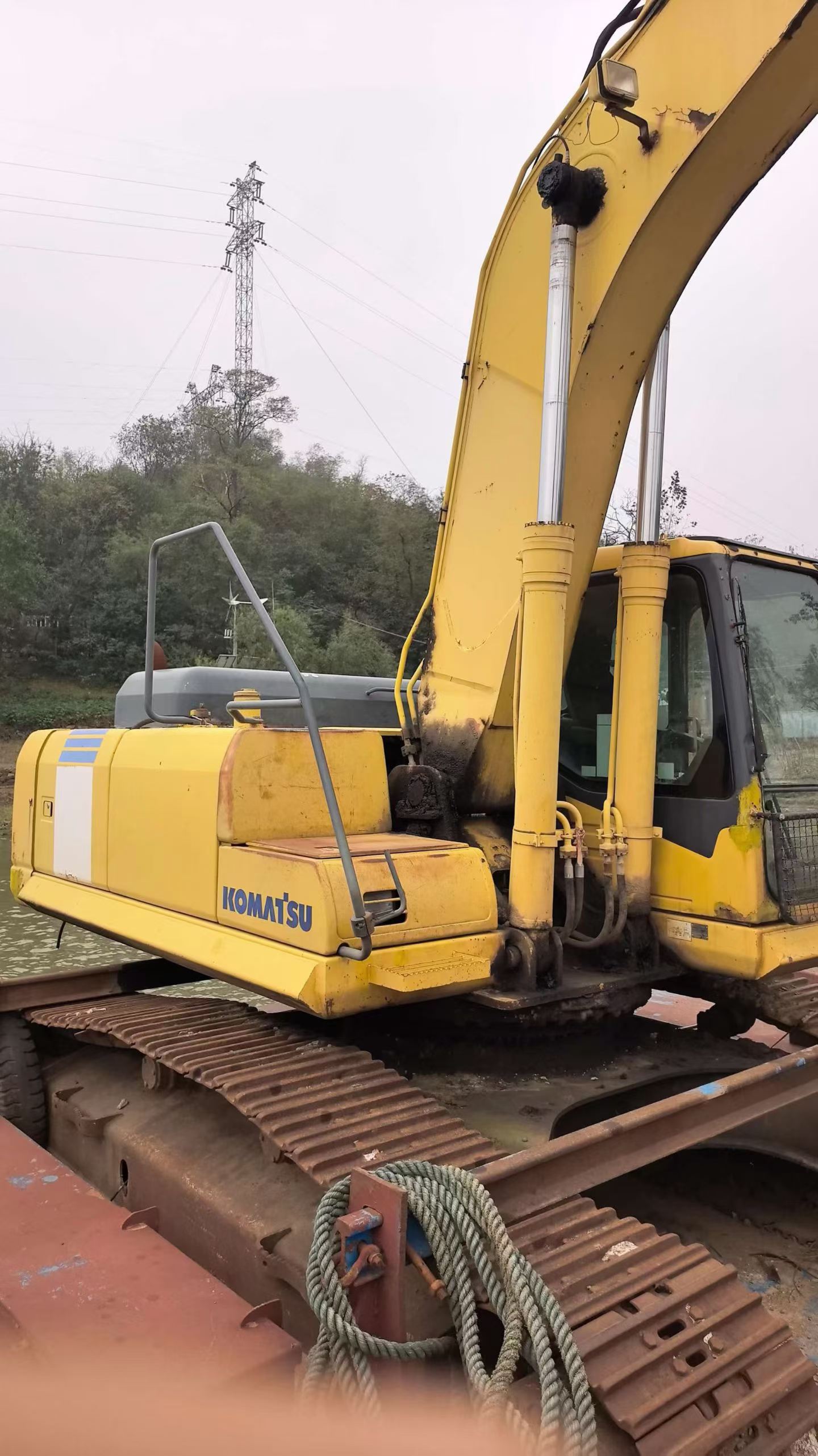 شراء حفارة Komatsu PC270-7 مستعملة / 2