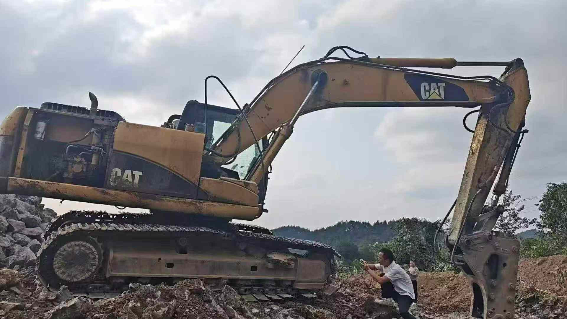Buy Caterpillar 320A Used Excavator / 5