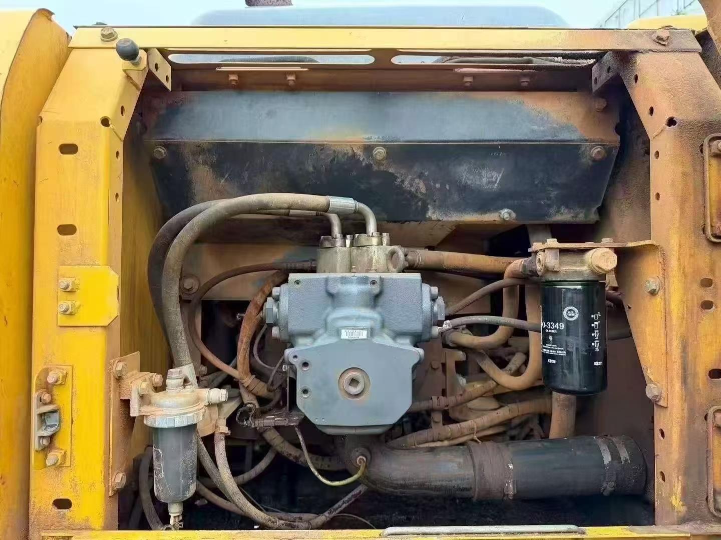 شراء حفارة Komatsu PC210 مستعملة / 3